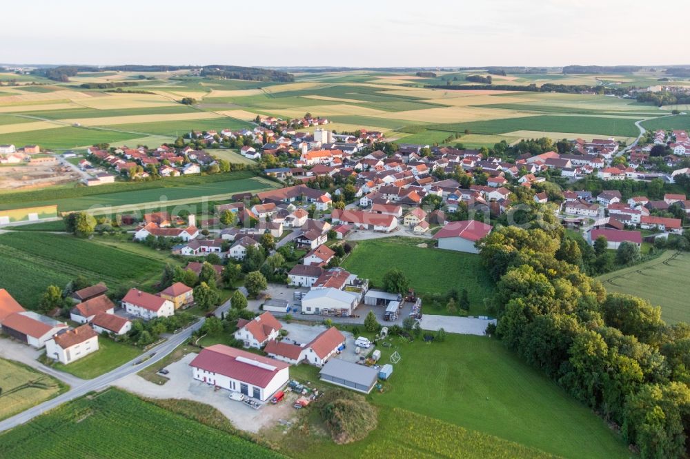 Oberpöring from the bird's eye view: Village - view on the edge of agricultural fields and farmland in Oberpoering in the state Bavaria, Germany