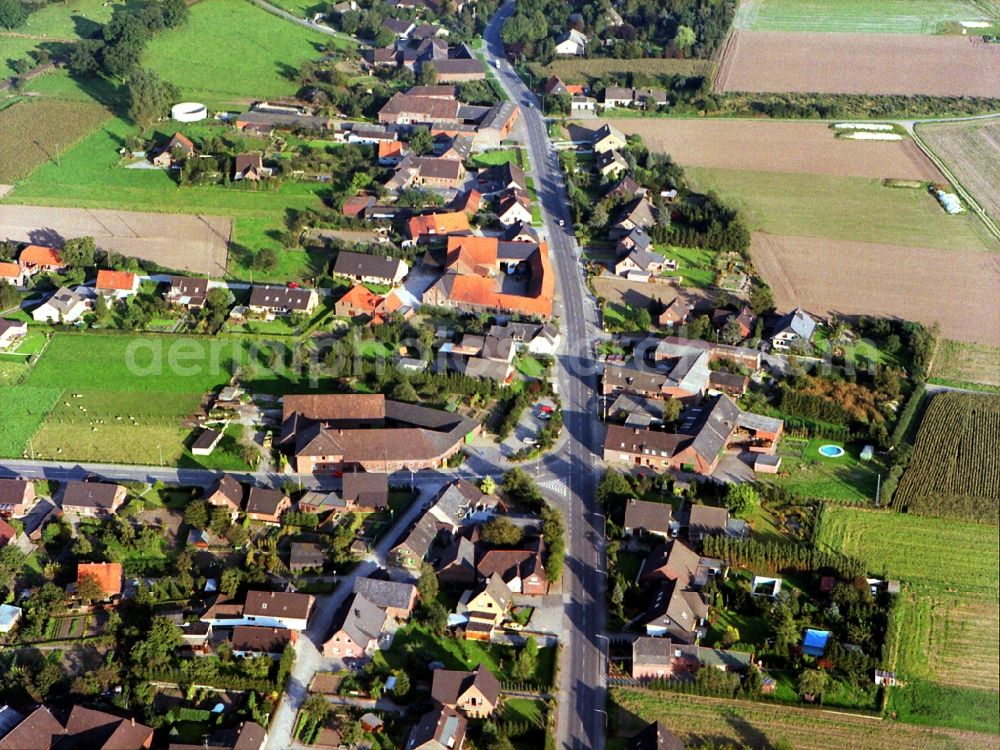 Oermten from the bird's eye view: Village - view on the edge of agricultural fields and farmland in Oermten in the state North Rhine-Westphalia