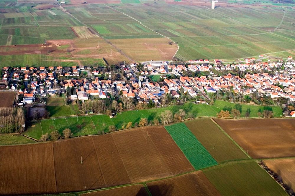 Neustadt an der Weinstraße from the bird's eye view: Village - view on the edge of agricultural fields and farmland in the district Duttweiler in Neustadt an der Weinstrasse in the state Rhineland-Palatinate