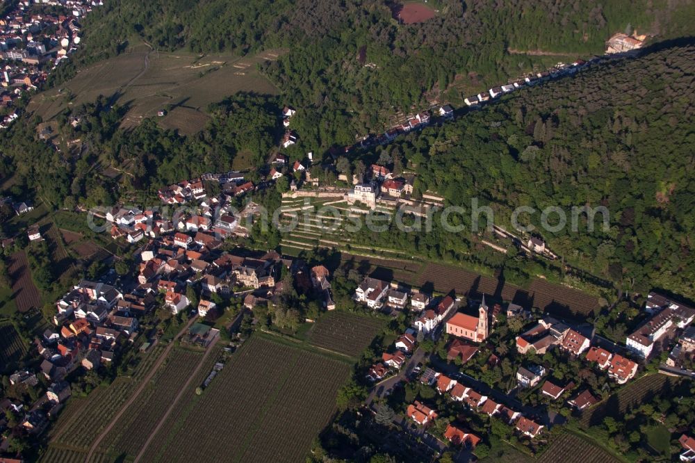 Aerial photograph Neustadt an der Weinstraße - Village - view on the edge of agricultural fields and farmland in the district Gimmeldingen in Neustadt an der Weinstrasse in the state Rhineland-Palatinate, Germany