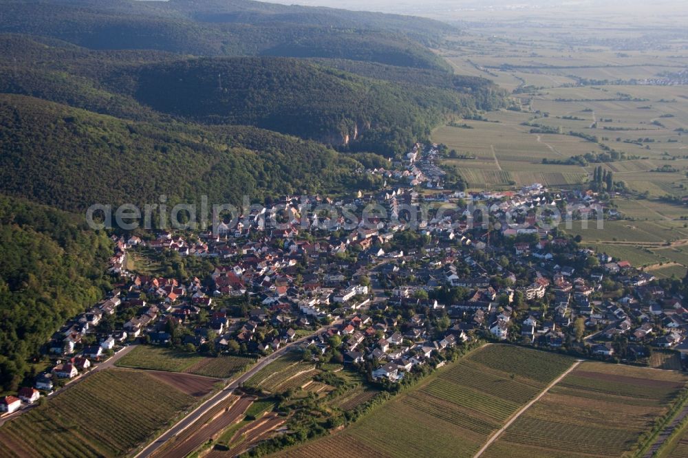 Aerial photograph Neustadt an der Weinstraße - Village - view on the edge of agricultural fields and farmland in the district Haardt in Neustadt an der Weinstrasse in the state Rhineland-Palatinate, Germany