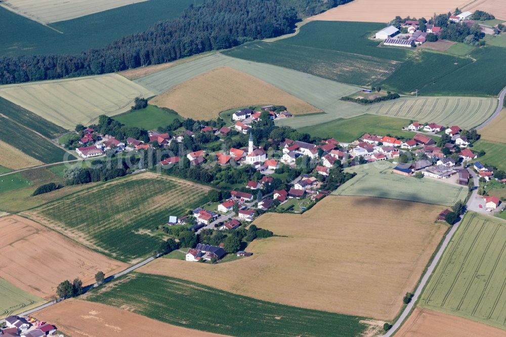 Mengkofen from the bird's eye view: Village - view on the edge of agricultural fields and farmland in the district Hagenau in Mengkofen in the state Bavaria, Germany