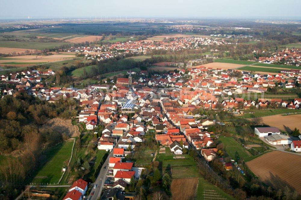 Aerial photograph Billigheim-Ingenheim - Village - view on the edge of agricultural fields and farmland in the district Ingenheim in Billigheim-Ingenheim in the state Rhineland-Palatinate