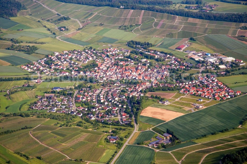 Eppingen from the bird's eye view: Village - view on the edge of agricultural fields and farmland in the district Kleingartach in Eppingen in the state Baden-Wuerttemberg, Germany