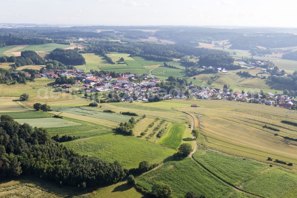 Aerial photograph Moosthenning - Village - view on the edge of agricultural fields and farmland in the district Lengthal in Moosthenning in the state Bavaria, Germany