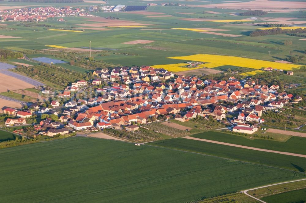 Aerial image Kolitzheim - Village - view on the edge of agricultural fields and farmland in the district Lindach in Kolitzheim in the state Bavaria, Germany