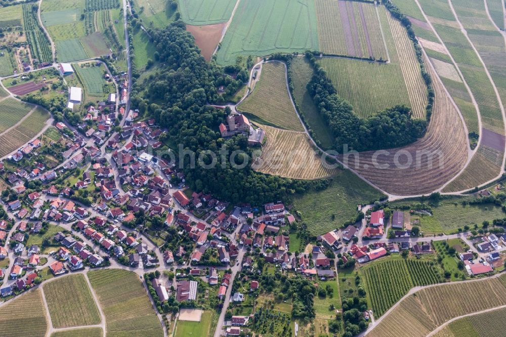 Brackenheim from the bird's eye view: Village - view on the edge of agricultural fields and farmland in the district Neipperg in Brackenheim in the state Baden-Wuerttemberg, Germany