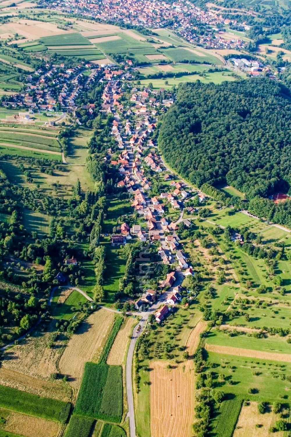 Keltern from the bird's eye view: Village - view on the edge of agricultural fields and farmland in the district Niebelsbach in Keltern in the state Baden-Wuerttemberg, Germany