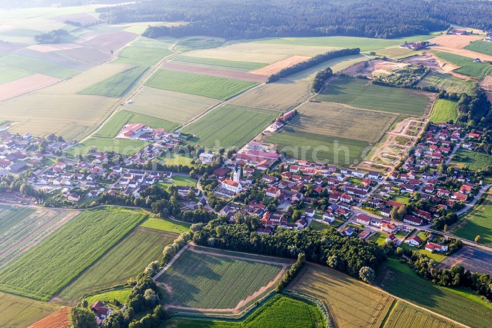 Aerial image Reisbach - Village - view on the edge of agricultural fields and farmland in the district Oberhausen in Reisbach in the state Bavaria, Germany