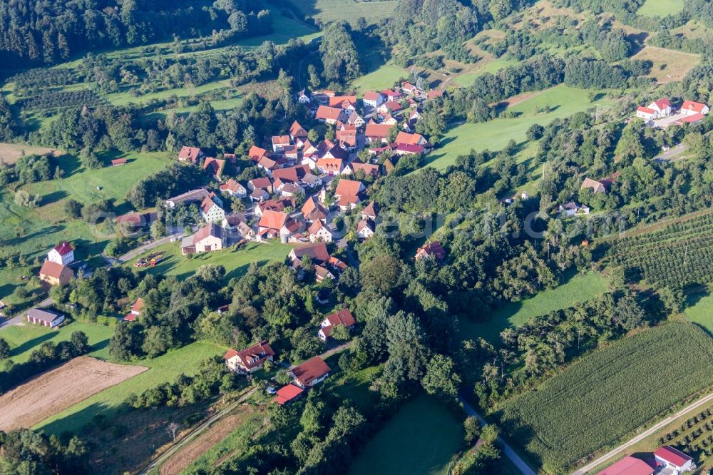 Aerial photograph Igensdorf - Village - view on the edge of agricultural fields and farmland in the district Pommer in Igensdorf in the state Bavaria, Germany