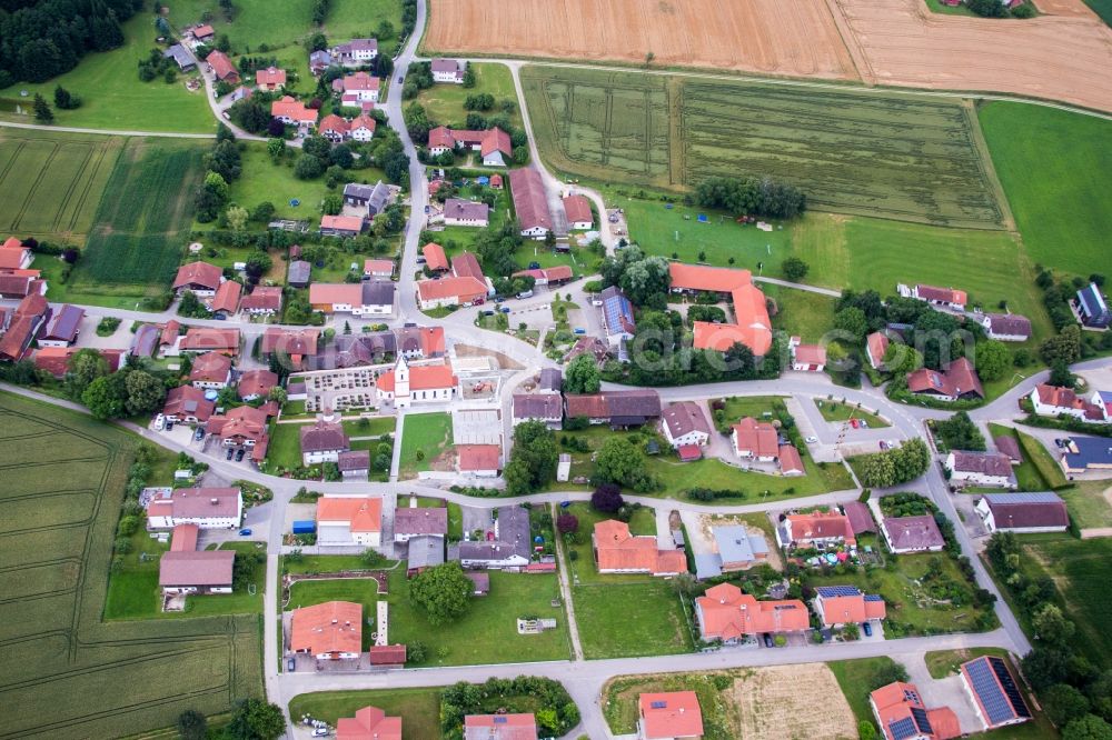 Rimbach from the bird's eye view: Village - view on the edge of agricultural fields and farmland in the district Rattenbach in Rimbach in the state Bavaria, Germany