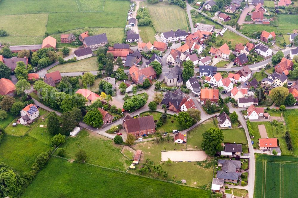 Aerial image Steinheim - Village - view on the edge of agricultural fields and farmland in the district Rolfzen in Steinheim in the state North Rhine-Westphalia, Germany