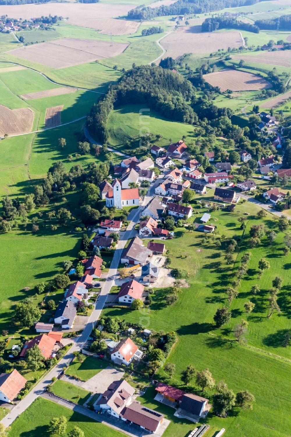 Eigeltingen from the bird's eye view: Village - view on the edge of agricultural fields and farmland in the district Rorgenwies in Eigeltingen in the state Baden-Wurttemberg, Germany