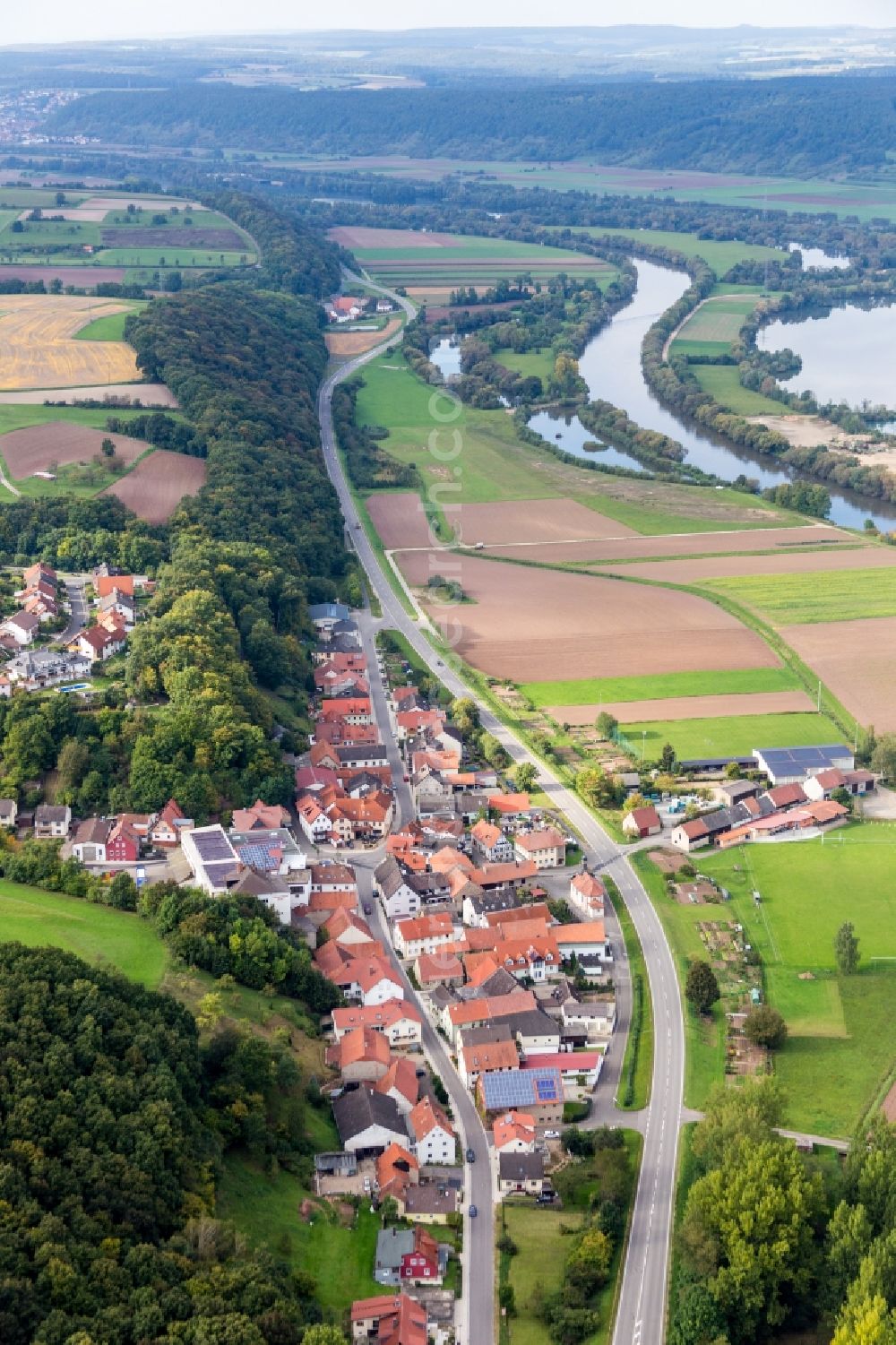 Aerial image Eltmann - Village - view on the edge of agricultural fields and farmland in the district Rossstadt in Eltmann in the state Bavaria, Germany