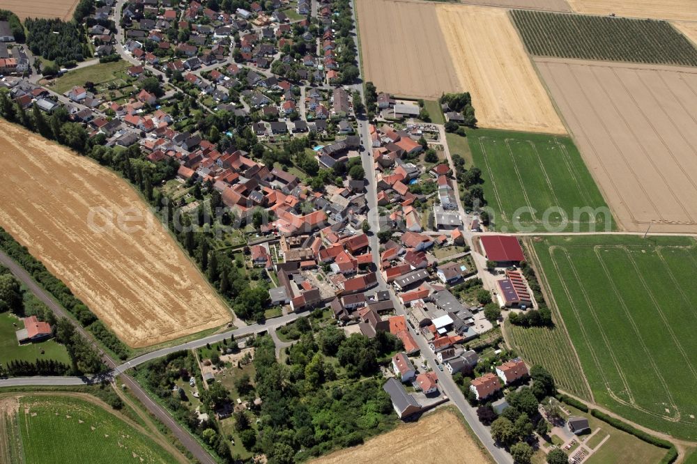 Armsheim from the bird's eye view: Village - view on the edge of agricultural fields and farmland in the district Schimsheim in Armsheim in the state Rhineland-Palatinate, Germany