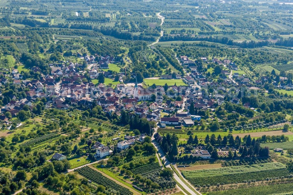 Aerial image Renchen - Village - view on the edge of agricultural fields and farmland in the district Ulm in Renchen in the state Baden-Wurttemberg, Germany