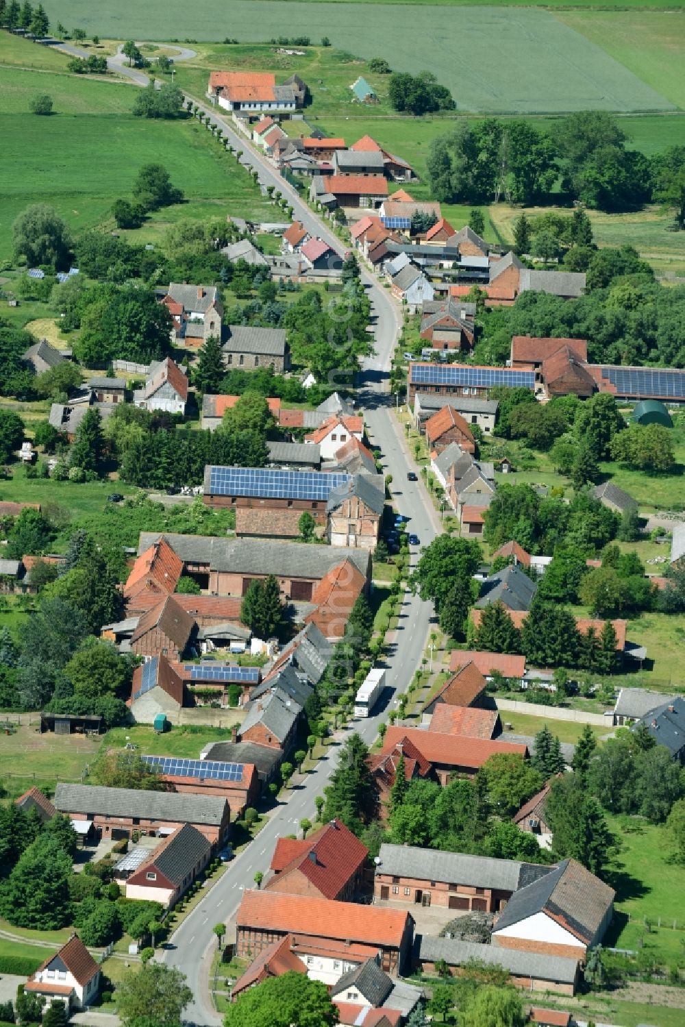 Aerial photograph Plathe - Village - view on the edge of agricultural fields and farmland in Plathe in the state Saxony-Anhalt, Germany