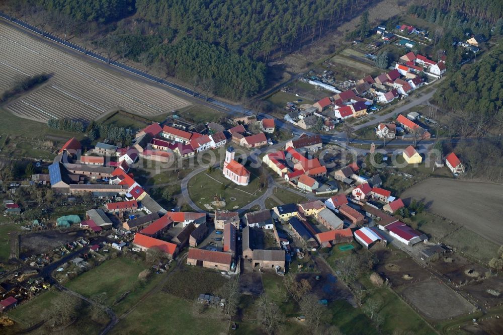 Reesdorf from the bird's eye view: Village - view on the edge of agricultural fields and farmland in Reesdorf in the state Brandenburg, Germany