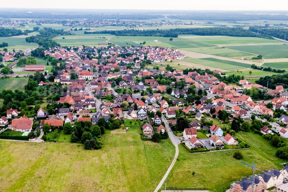 Rountzenheim from the bird's eye view: Village - view on the edge of agricultural fields and farmland in Rountzenheim in Grand Est, France