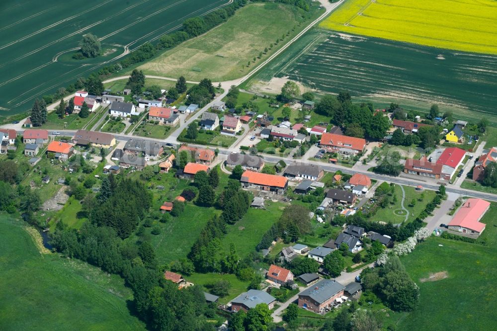 Aerial photograph Rüting - Village - view on the edge of agricultural fields and farmland in Rueting in the state Mecklenburg - Western Pomerania, Germany