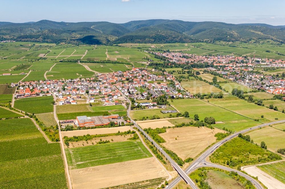 Aerial photograph Ruppertsberg - Village - view on the edge of agricultural fields and farmland in Ruppertsberg in the state Rhineland-Palatinate, Germany