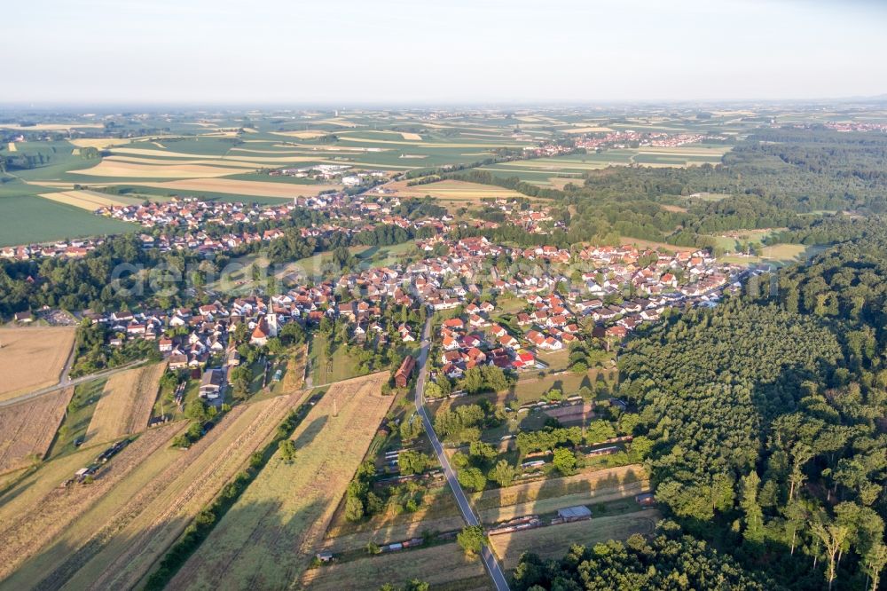 Scheibenhardt from the bird's eye view: Village - view on the edge of agricultural fields and farmland in Scheibenhardt in the state Rhineland-Palatinate, Germany