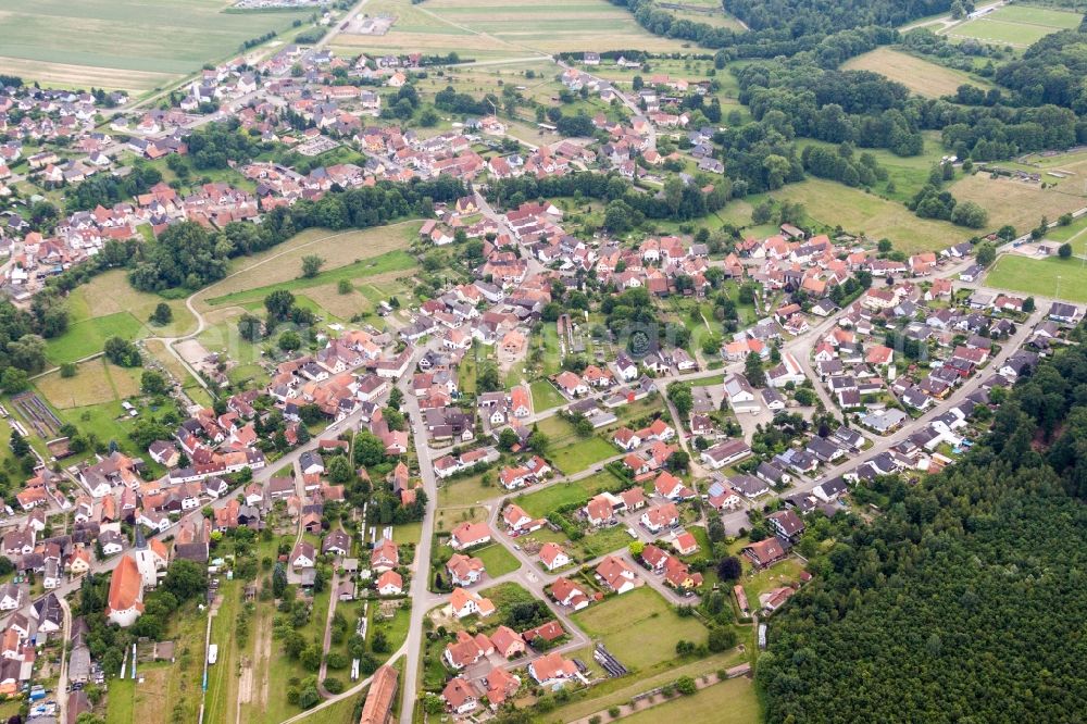 Scheibenhardt from the bird's eye view: Village - view on the edge of agricultural fields and farmland in Scheibenhardt in the state Rhineland-Palatinate, Germany