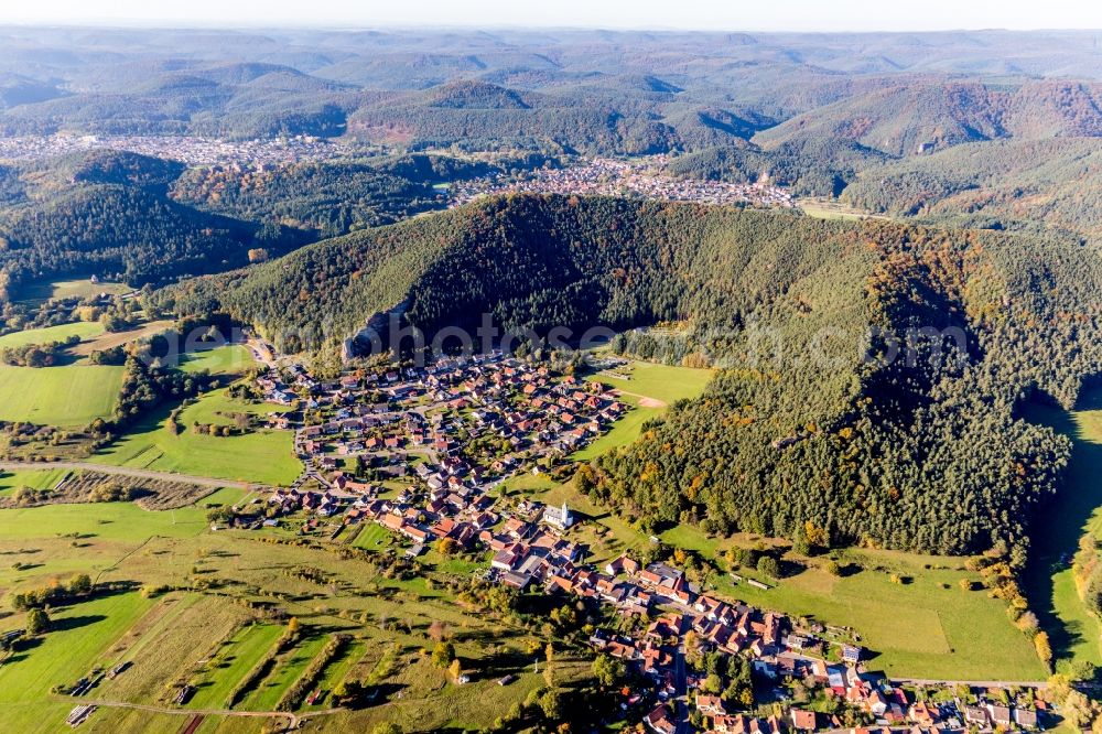 Schindhard from the bird's eye view: Village - view on the edge of agricultural fields and farmland in Schindhard in the state Rhineland-Palatinate, Germany