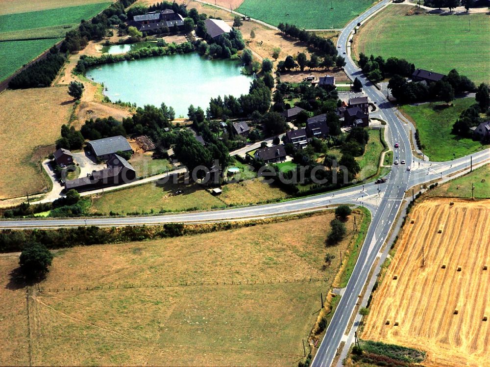 Aerial photograph Schmelendorf - Village - view on the edge of agricultural fields and farmland in Schmelendorf in the state North Rhine-Westphalia