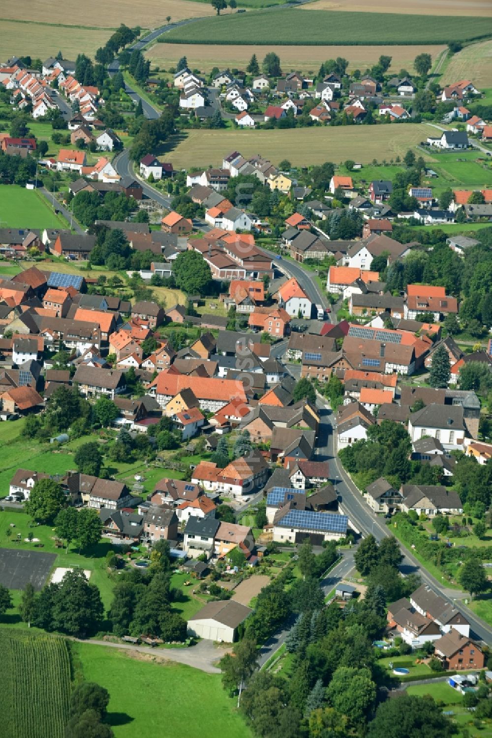 Schoningen from the bird's eye view: Village - view on the edge of agricultural fields and farmland in Schoningen in the state Lower Saxony, Germany