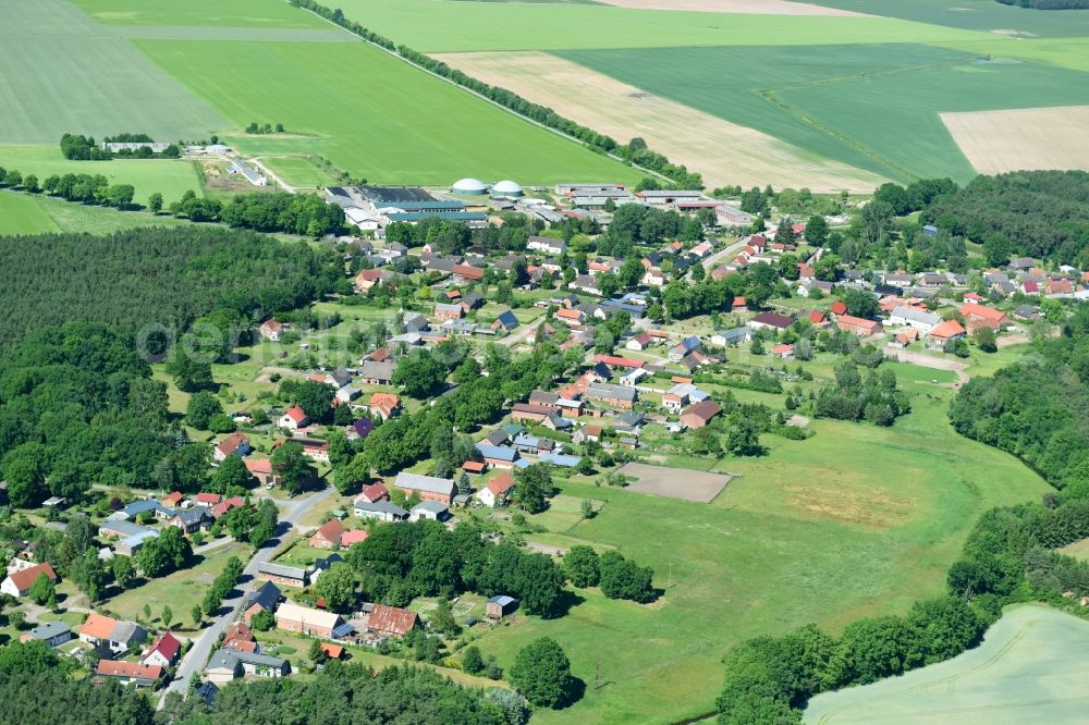 Aerial photograph Siggelkow - Village - view on the edge of agricultural fields and farmland in Siggelkow in the state Mecklenburg - Western Pomerania, Germany