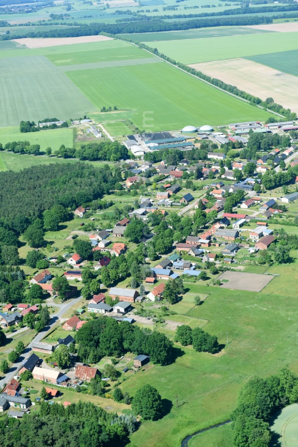 Siggelkow from the bird's eye view: Village - view on the edge of agricultural fields and farmland in Siggelkow in the state Mecklenburg - Western Pomerania, Germany