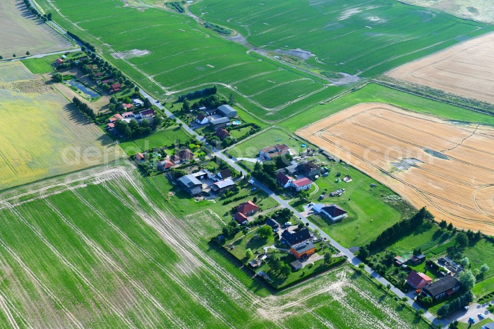 Sommersdorf from the bird's eye view: Village - view on the edge of agricultural fields and farmland in Sommersdorf in the state Mecklenburg - Western Pomerania, Germany