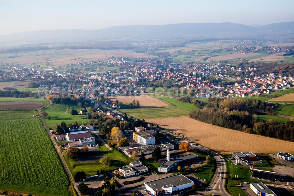 Aerial photograph Soultz-sous-Forêts - Village - view on the edge of agricultural fields and farmland in Soultz-sous-Forets in Grand Est, France