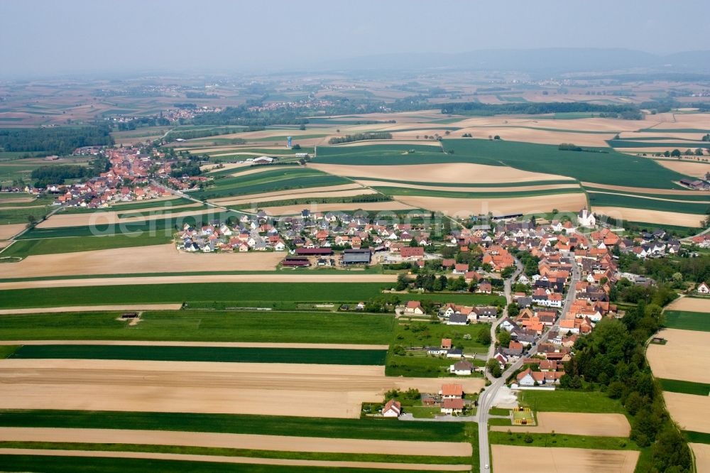 Aerial photograph Stundwiller - Village - view on the edge of agricultural fields and farmland in Stundwiller in Grand Est, France