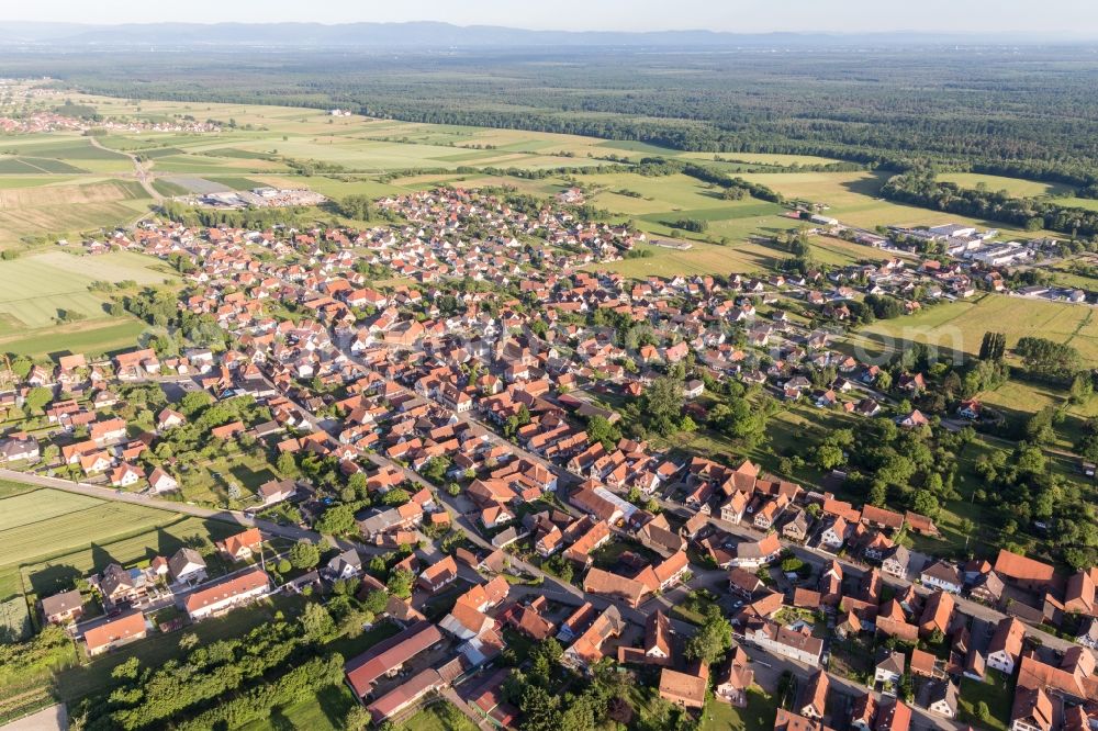 Aerial photograph Surbourg - Village - view on the edge of agricultural fields and farmland in Surbourg in Grand Est, France