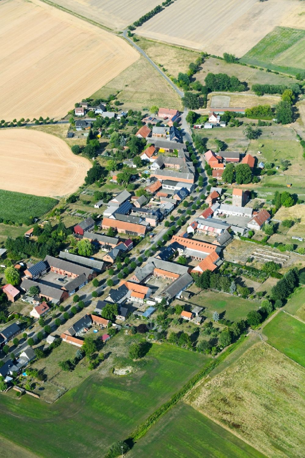 Thielbeer from above - Village - view on the edge of agricultural fields and farmland in Thielbeer in the state Saxony-Anhalt, Germany