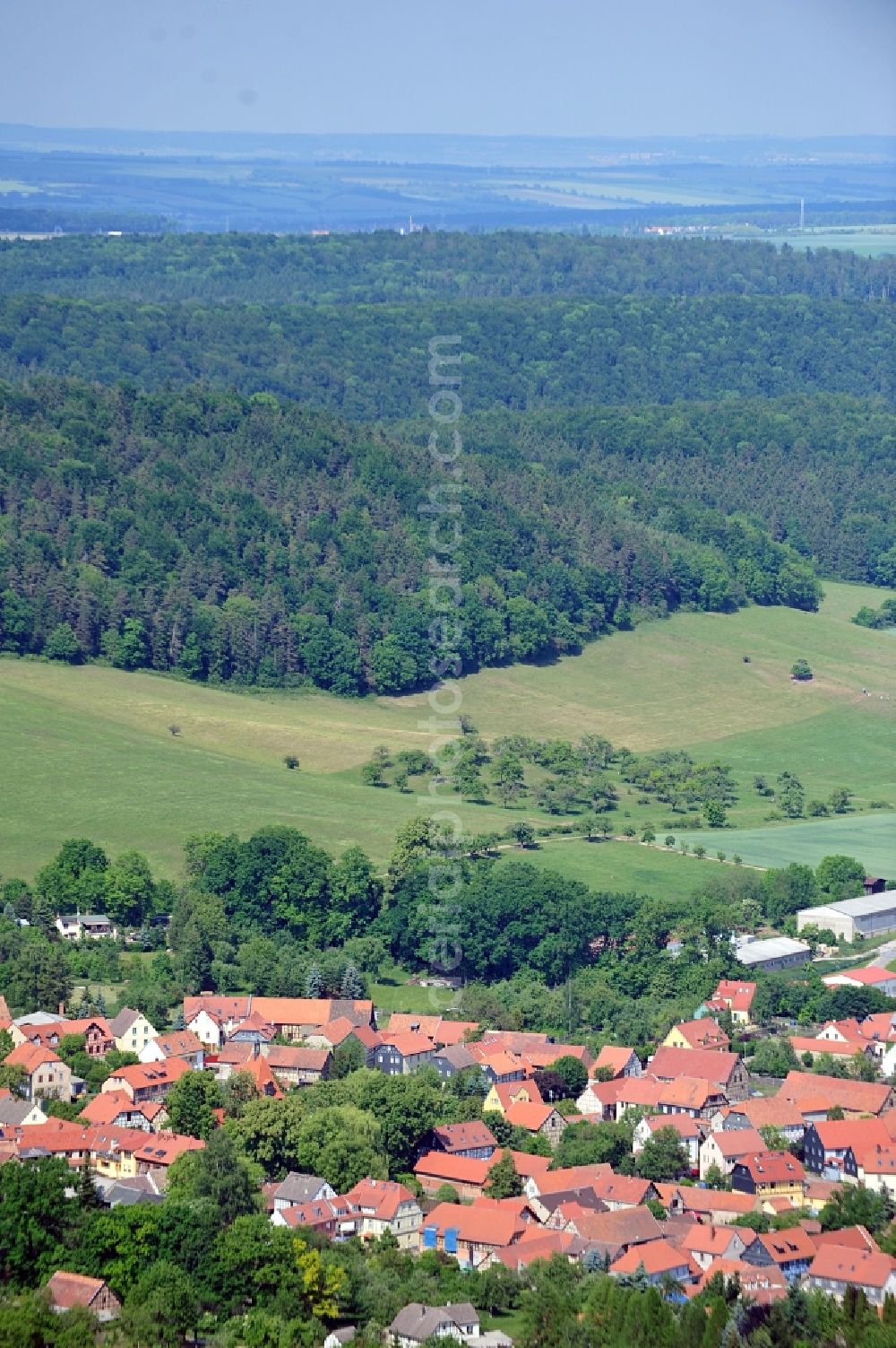 Aerial image Tiefengruben - Village - view on the edge of agricultural fields and farmland in Tiefengruben in the state Thuringia, Germany