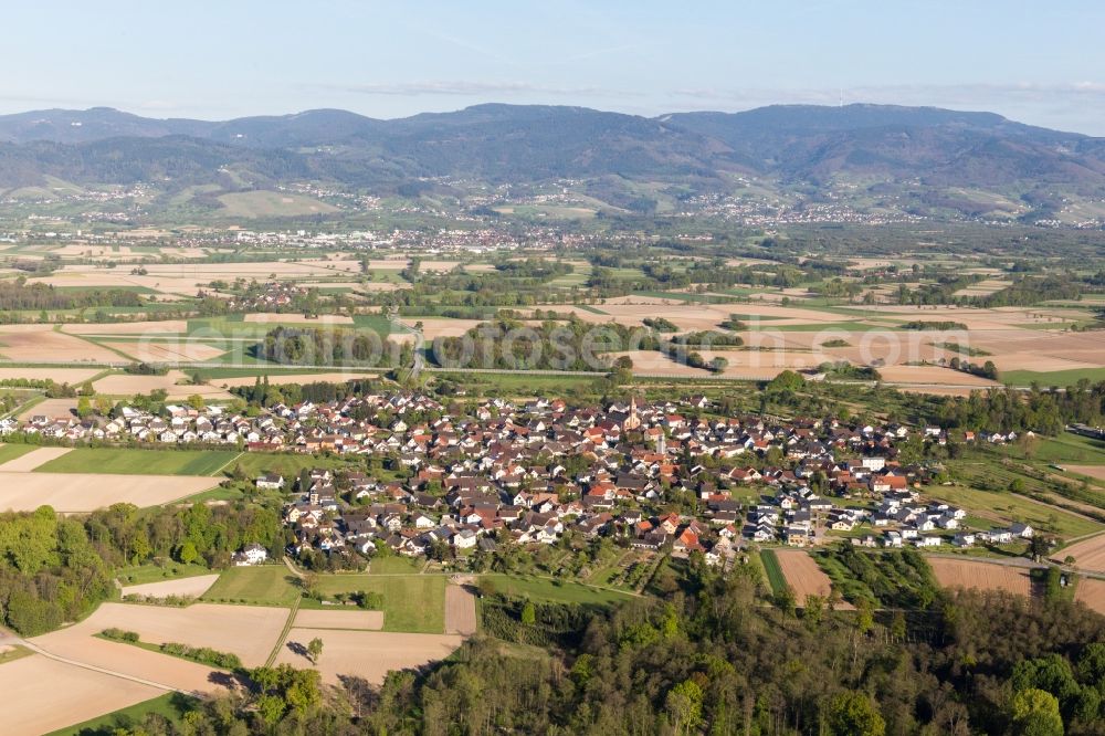 Aerial photograph Unzhurst - Village - view on the edge of agricultural fields and farmland in Unzhurst in the state Baden-Wurttemberg, Germany