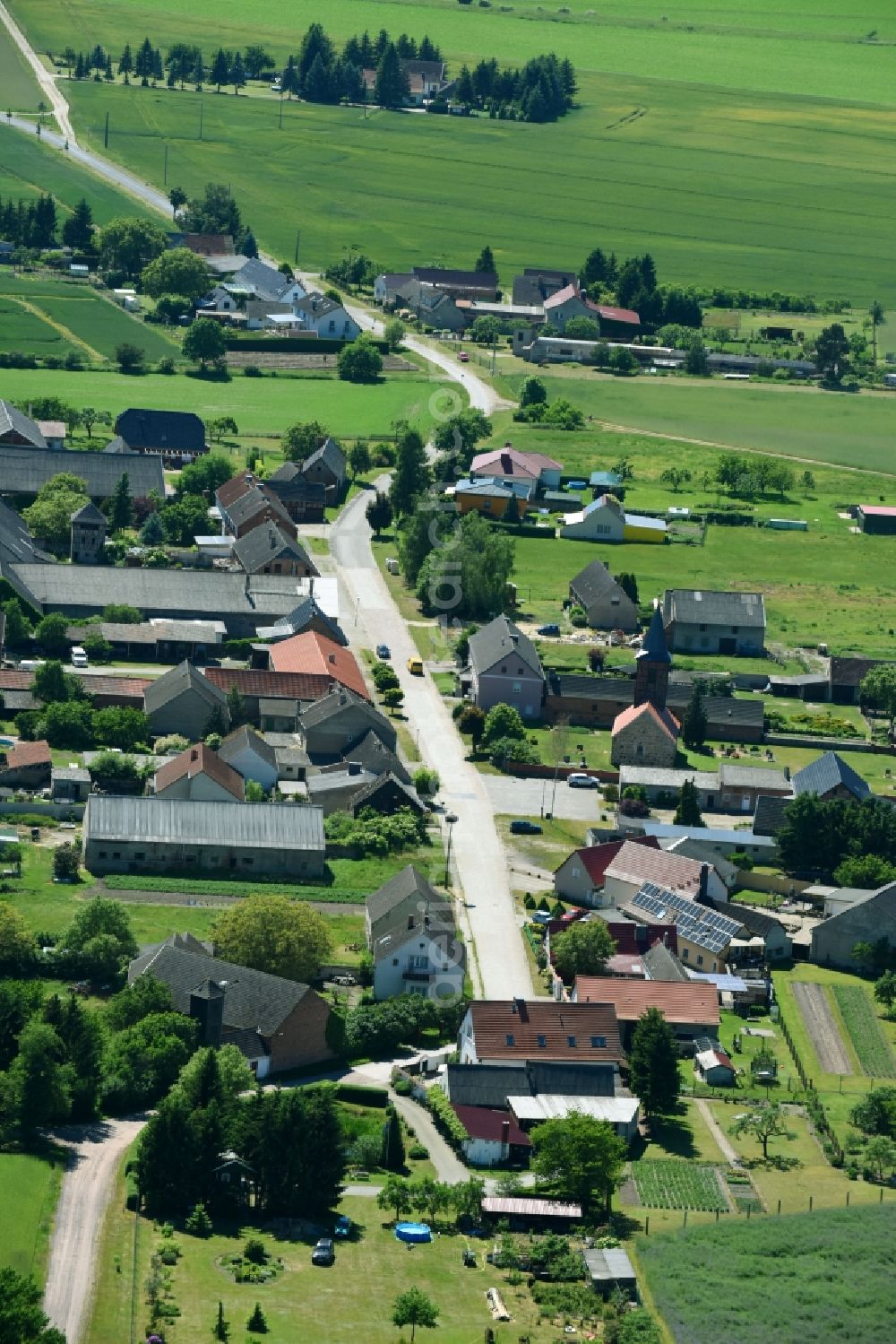 Aerial photograph Vahrholz - Village - view on the edge of agricultural fields and farmland in Vahrholz in the state Saxony-Anhalt, Germany