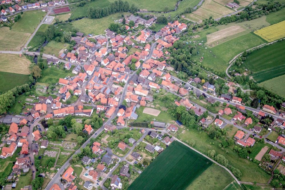 Aerial photograph Vernawahlshausen - Village - view on the edge of agricultural fields and farmland in Vernawahlshausen in the state Hesse, Germany