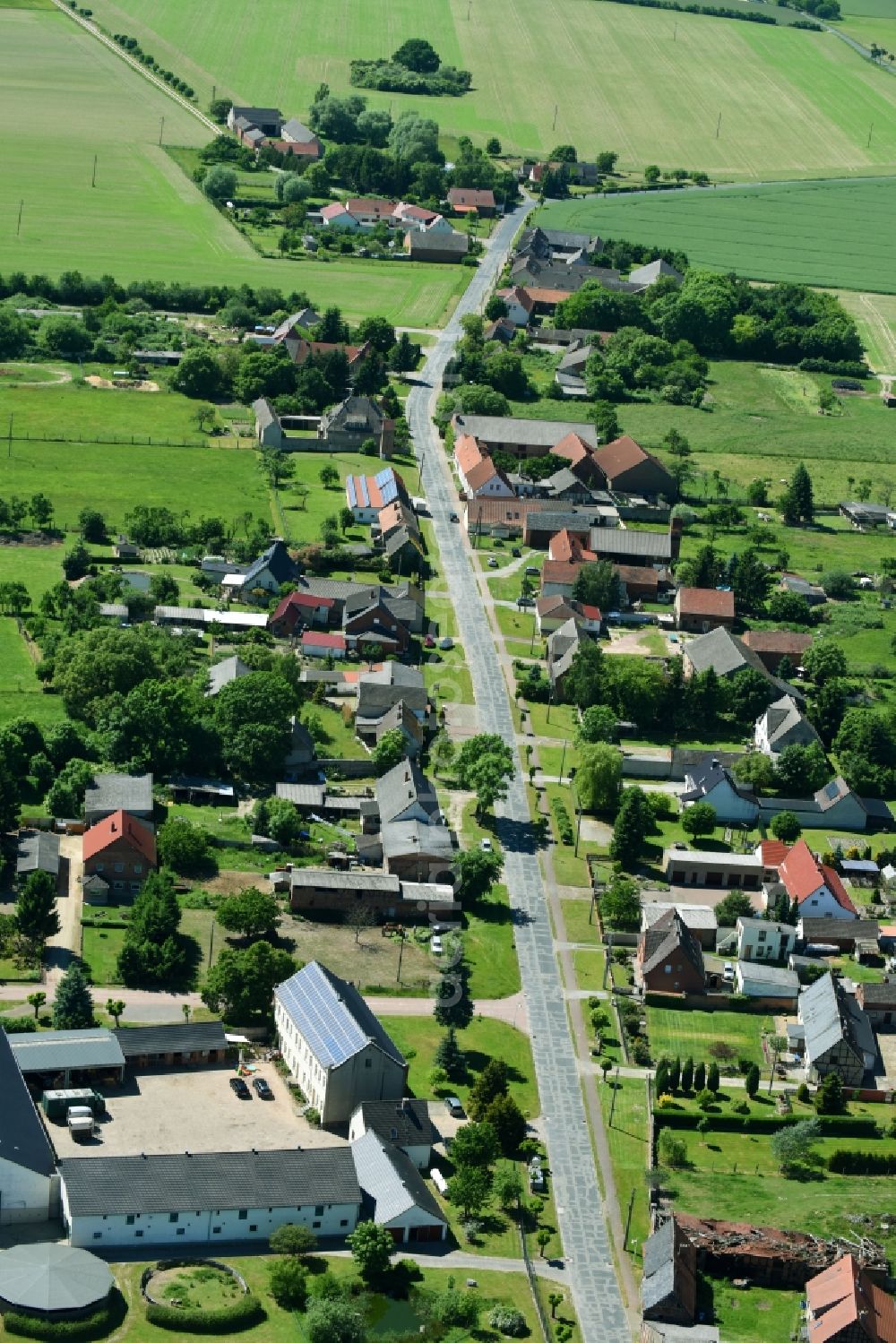 Aerial photograph Vietzen - Village - view on the edge of agricultural fields and farmland in Vietzen in the state Saxony-Anhalt, Germany