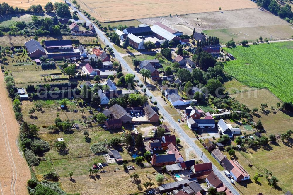 Vietzen from the bird's eye view: Village - view on the edge of agricultural fields and farmland in Vietzen in the state Saxony-Anhalt, Germany