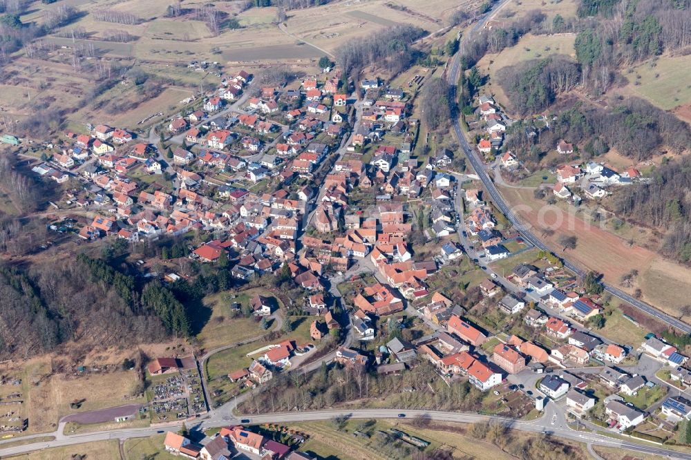 Aerial image Völkersweiler - Village - view on the edge of agricultural fields and farmland in Voelkersweiler in the state Rhineland-Palatinate, Germany