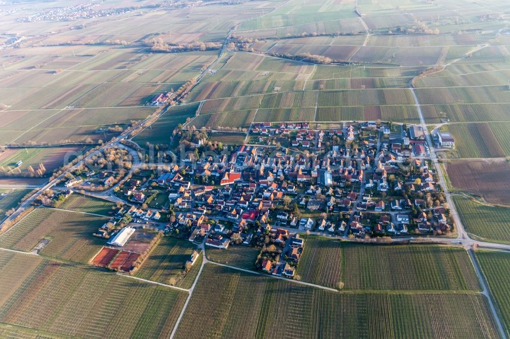 Walsheim from the bird's eye view: Village - view on the edge of agricultural fields and farmland in Walsheim in the state Rhineland-Palatinate, Germany