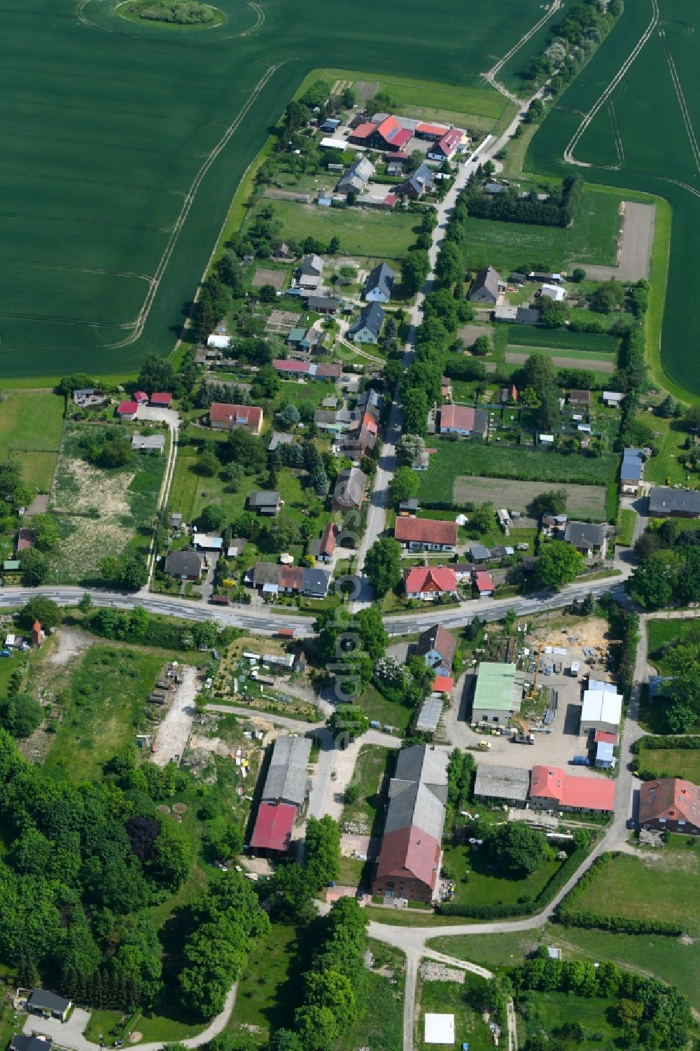 Aerial photograph Wendelstorf - Village - view on the edge of agricultural fields and farmland in Wendelstorf in the state Mecklenburg - Western Pomerania, Germany