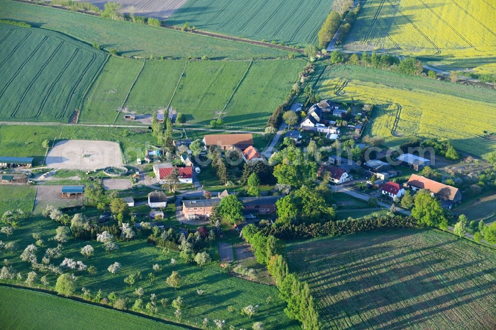 Aerial photograph Wendemark - Village - view on the edge of agricultural fields and farmland in Wendemark in the state Brandenburg, Germany