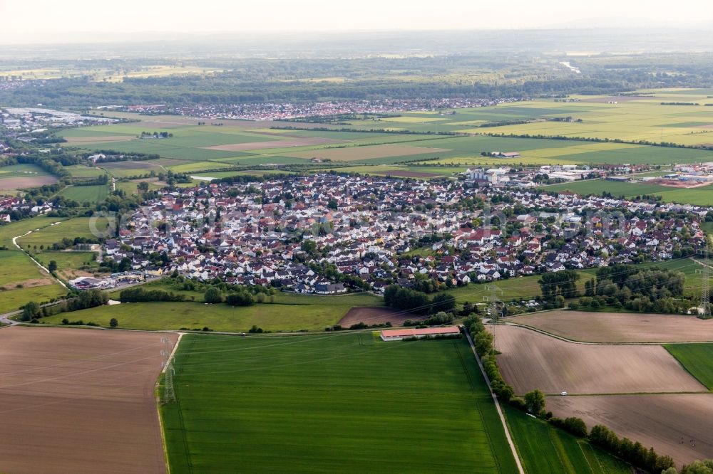 Aerial photograph Wolfskehlen - Village - view on the edge of agricultural fields and farmland in Wolfskehlen in the state Hesse, Germany