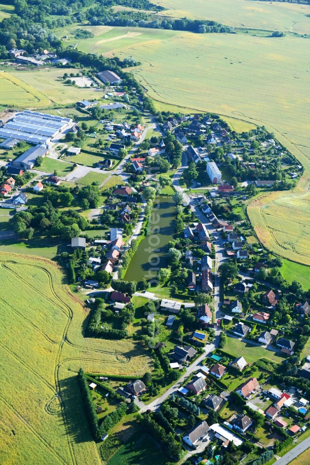 Zirzow from the bird's eye view: Village - view on the edge of agricultural fields and farmland in Zirzow in the state Mecklenburg - Western Pomerania, Germany