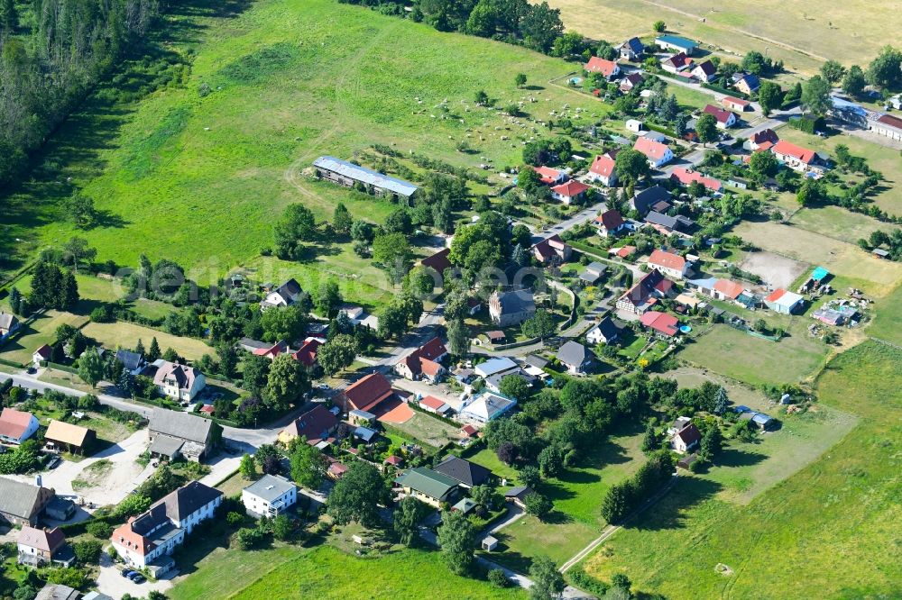 Aerial photograph Zützen - Village - view on the edge of agricultural fields and farmland in Zuetzen in the state Brandenburg, Germany